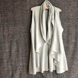 LOOK Sleeveless jacket
